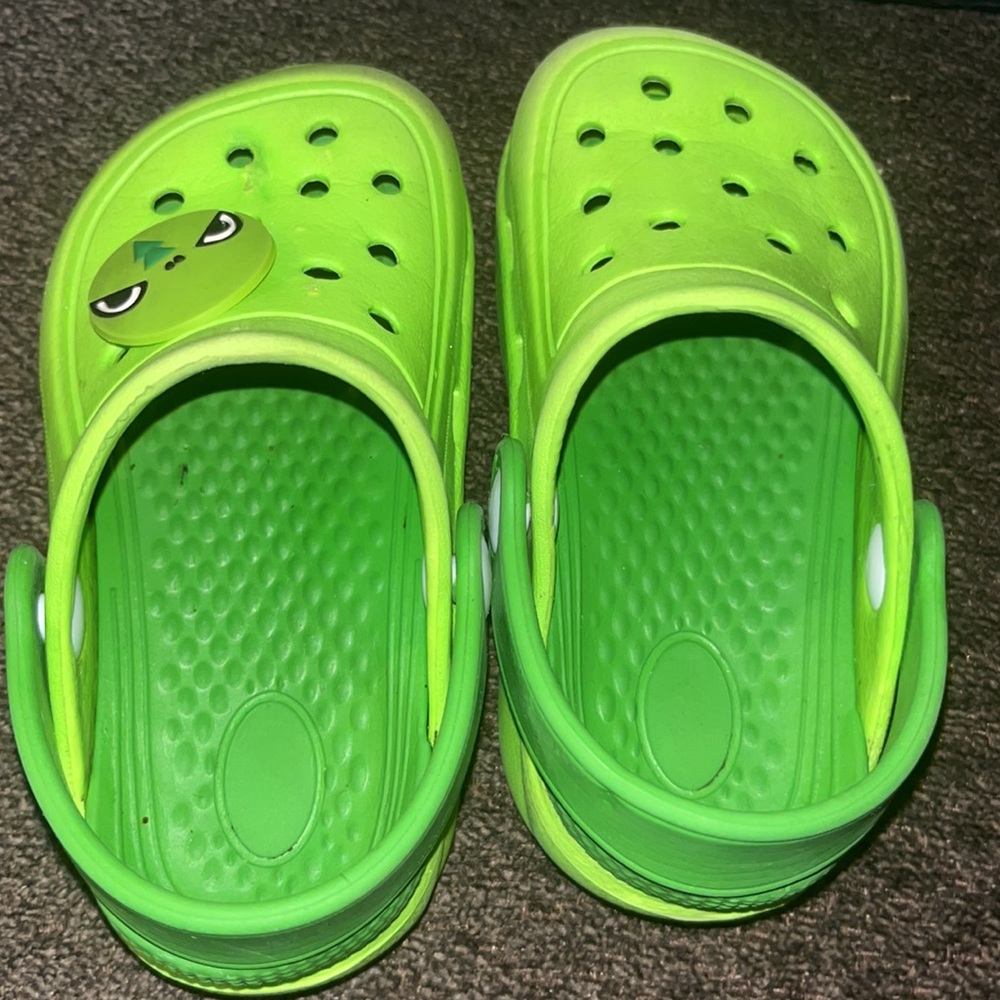 Green crocs toddler size 6.5